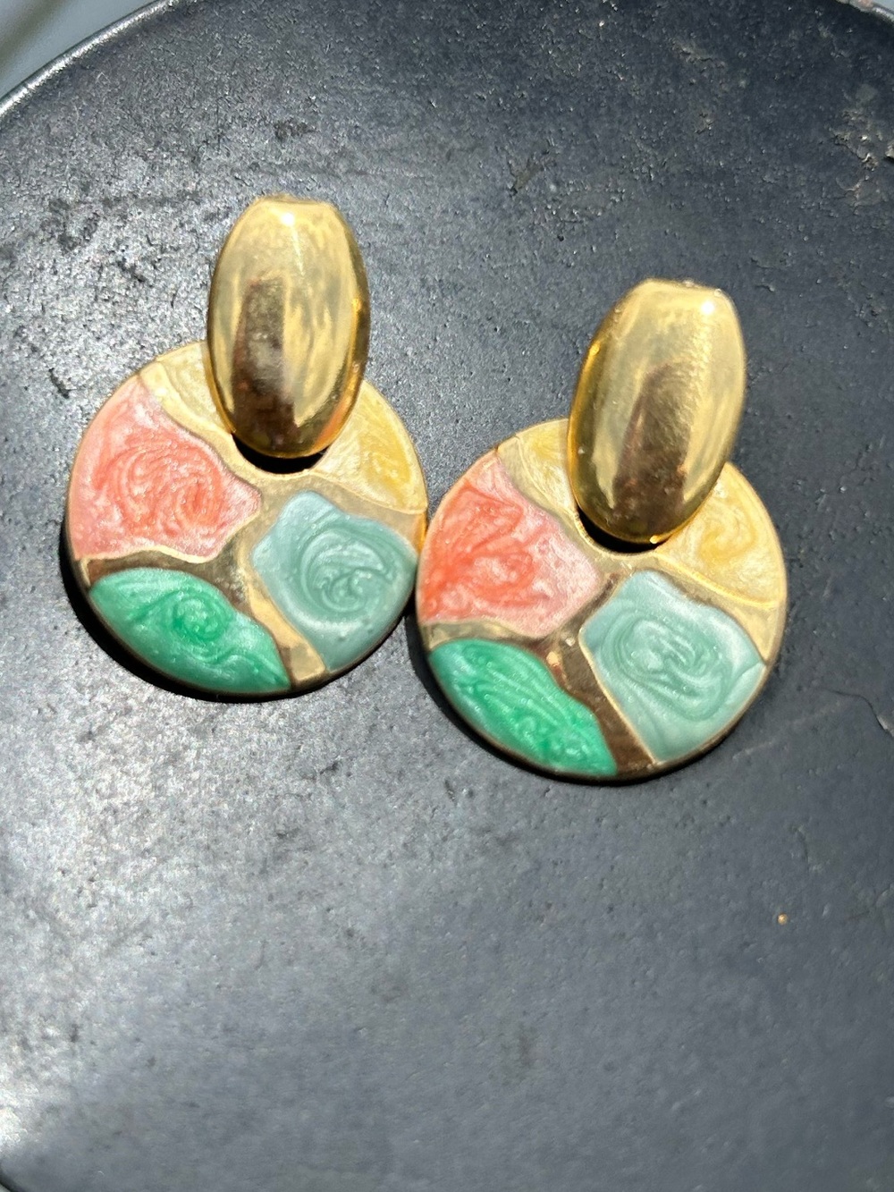 VTG Style Multicolor Enamel Stud Earrings Pastel Green Coral Yellow Gold Tone